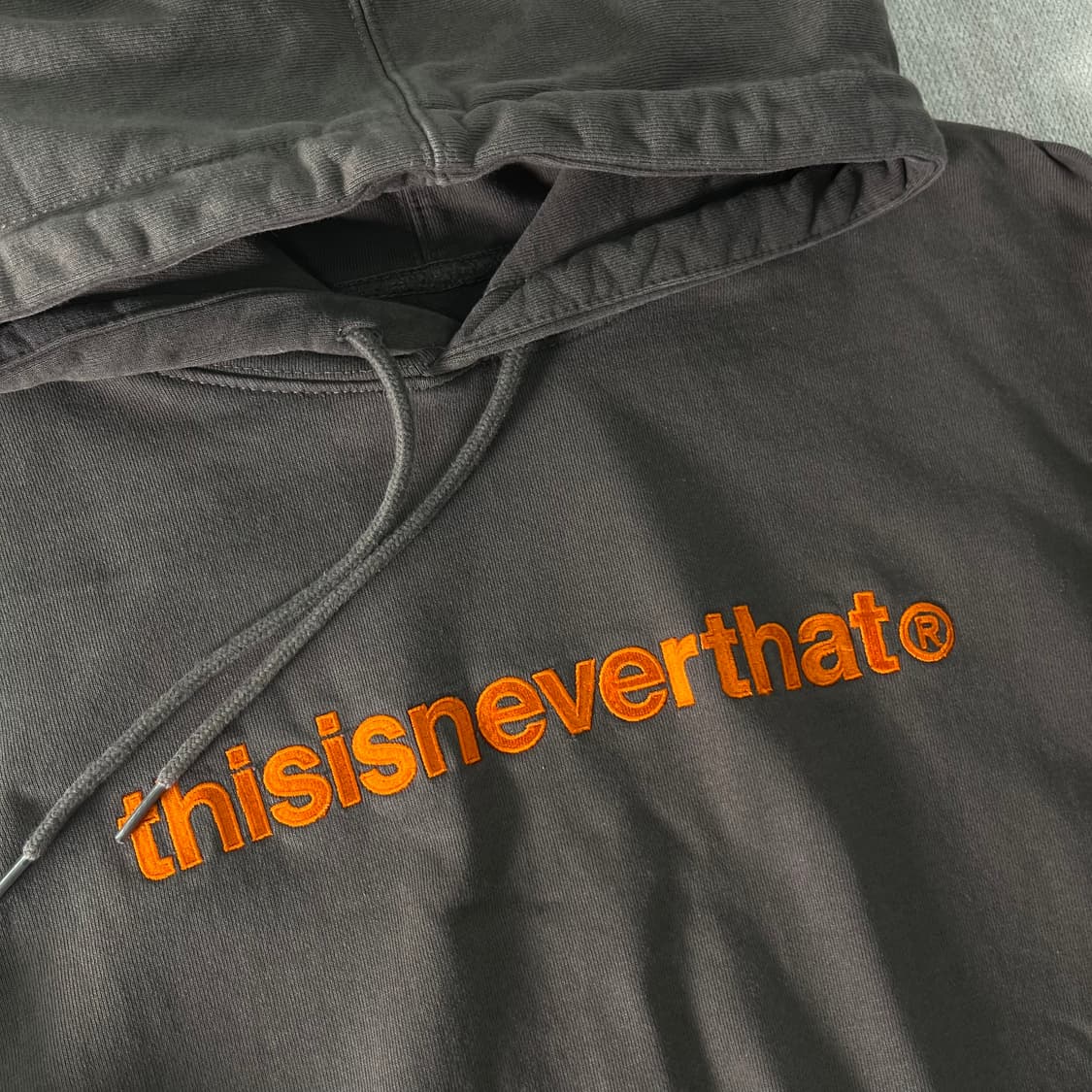 100 디스이즈네버댓 자수로고 오버핏 후드티 상품이미지2