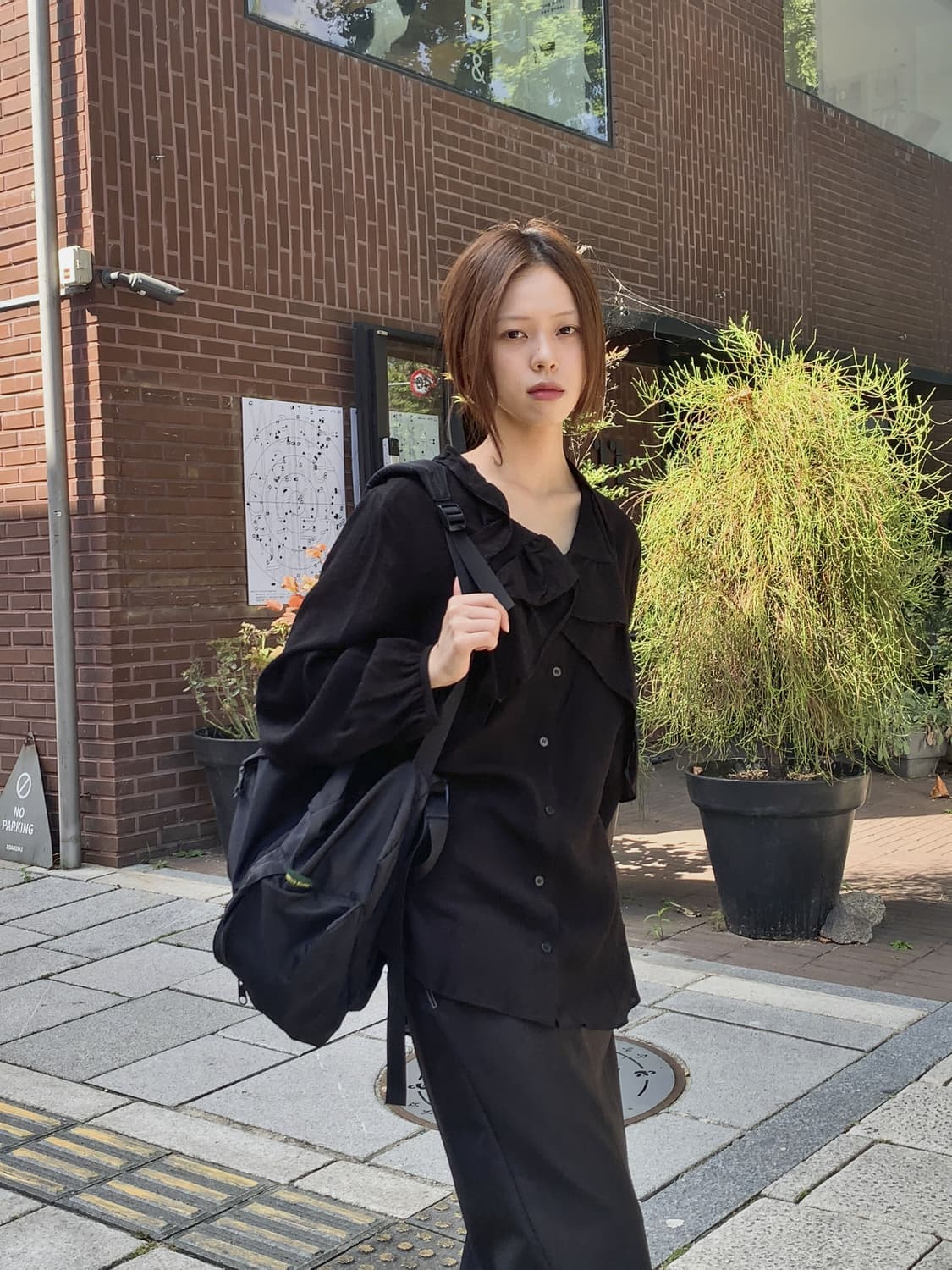 아멜라 러플 블라우스 블랙 상품이미지3