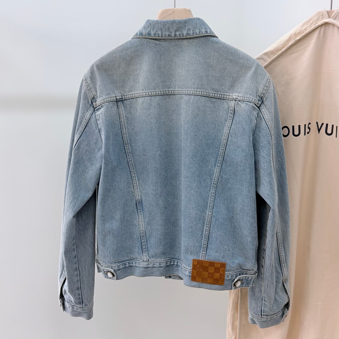 [S+급/48] 24FW 루이비통 LV 데님 트러커 청자켓 상품이미지5