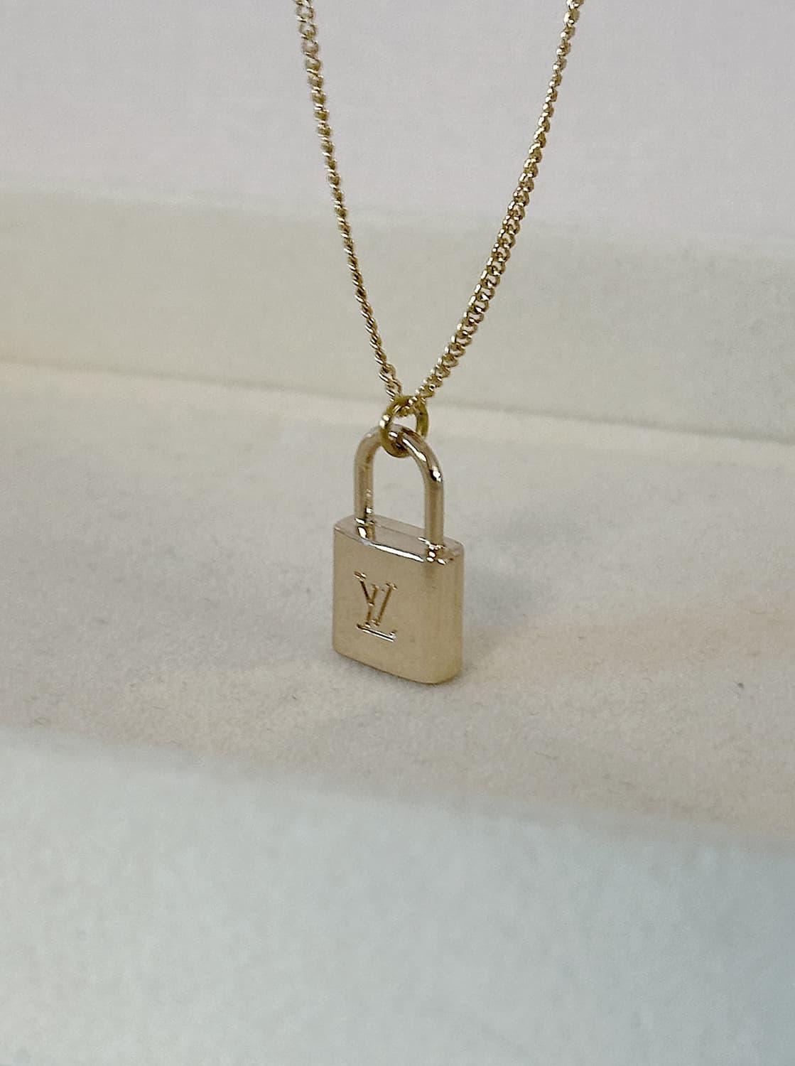 루이비통 패드락 골드 목걸이 상품이미지4