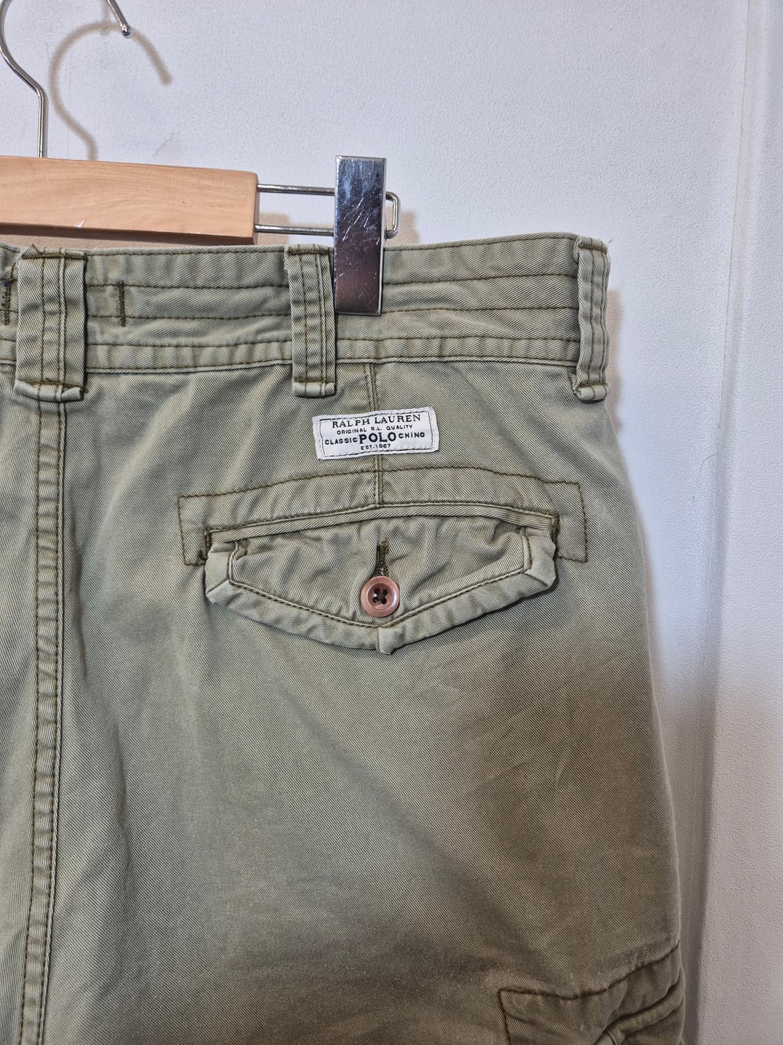 폴로 랄프로렌의 클래식한 카키색 카고 반바지  36  
 상품이미지4