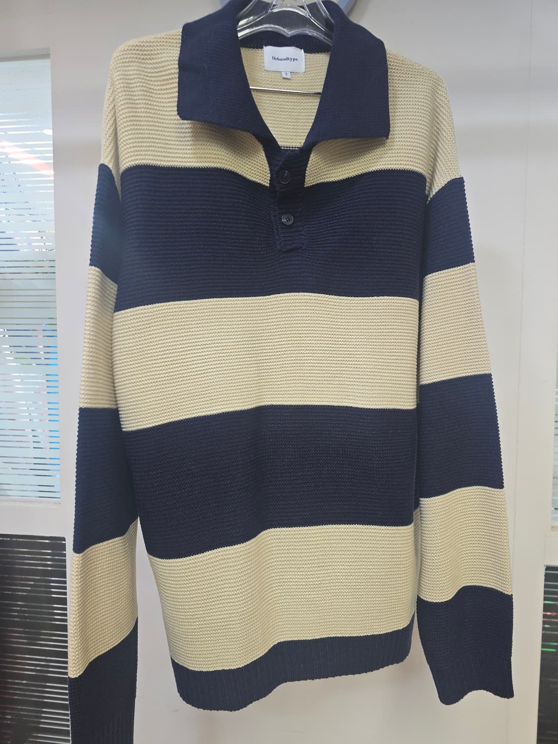 Urban Type 스트라이프 카라 니트 아이보리 상품이미지3