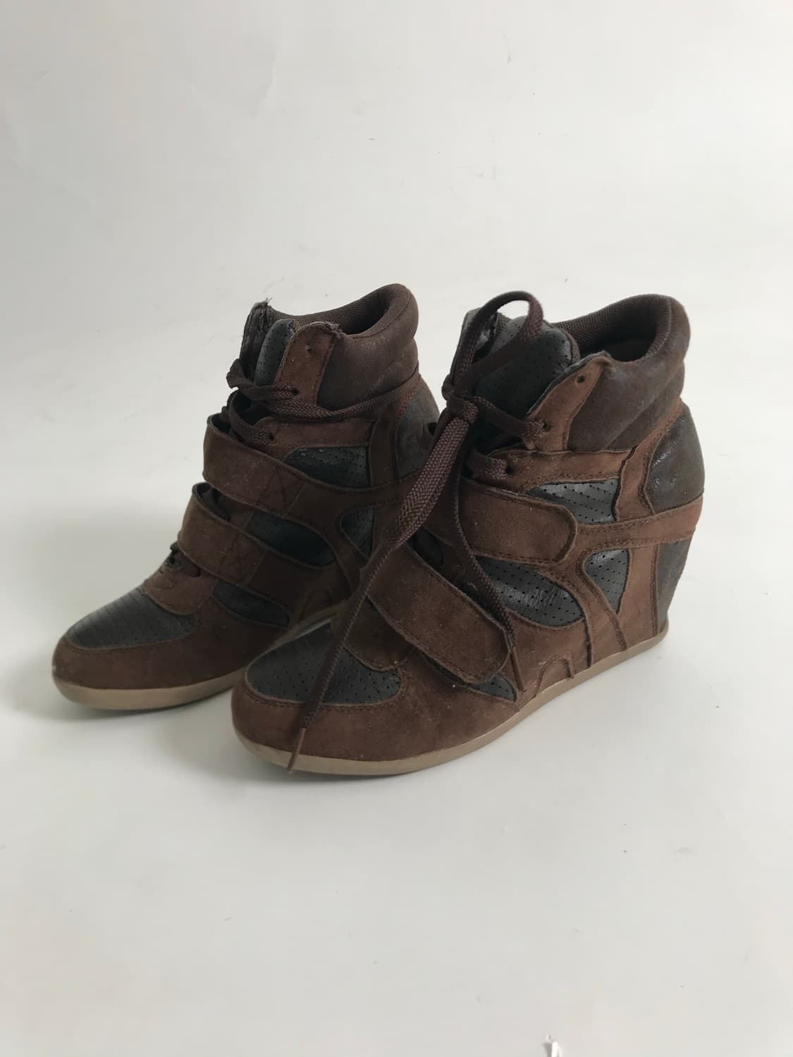 Brown suede wedge heeled sneakers 상품이미지1