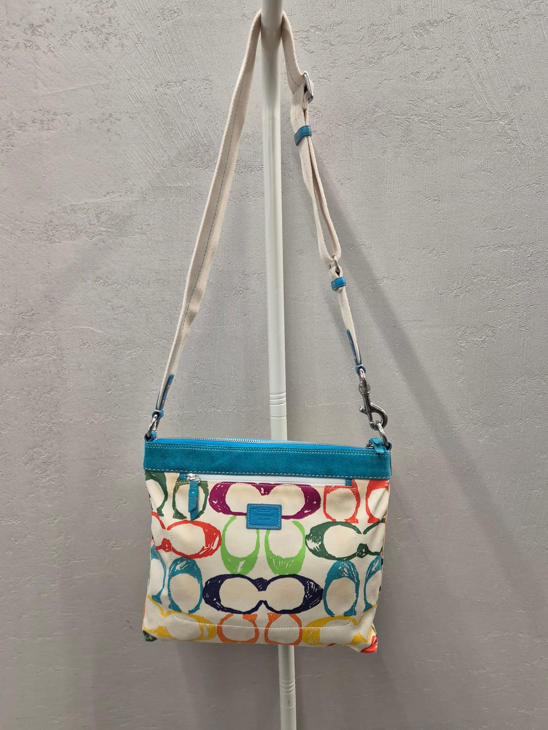 코치 멀티컬러 시그니처 크로스백 상품이미지3