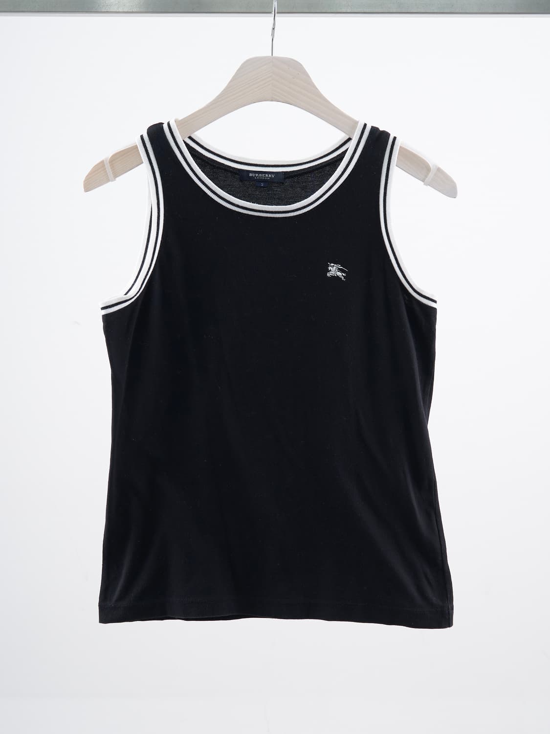 Burberry 블랙라벨 탑 블랙 배색 디테일 슬리브리스 상품이미지3