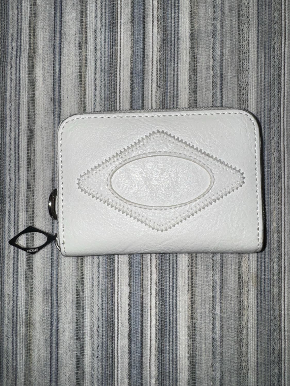 미스치프 롬버스 단지갑 화이트 상품이미지1