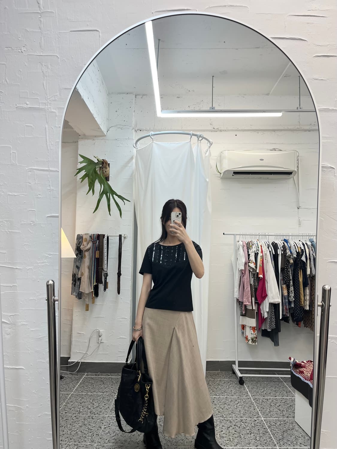 블랙 비즈포인트 티셔츠 상품이미지1