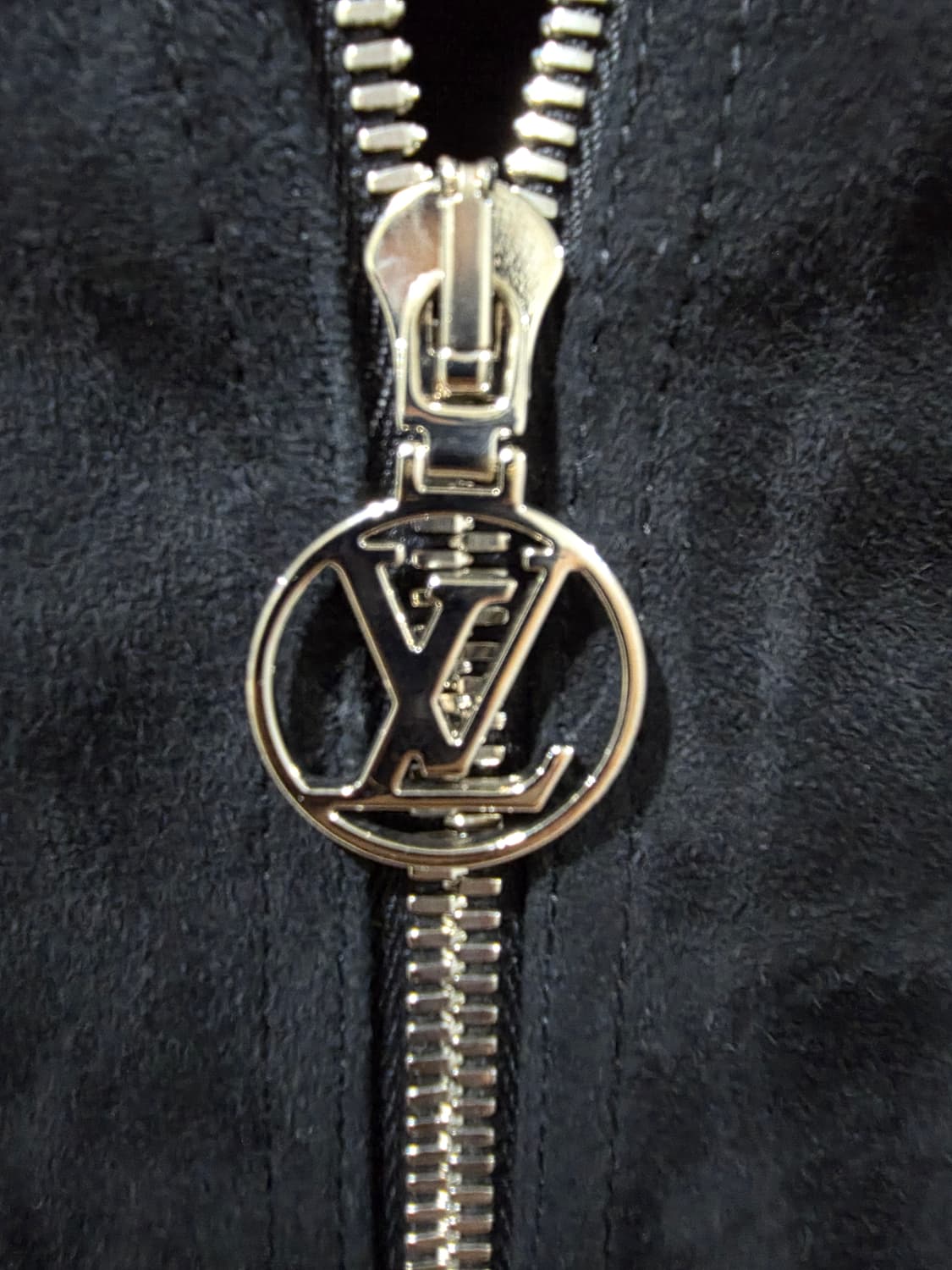 루이비통 블랙 세무 스웨이드 카디건 자켓 상품이미지2