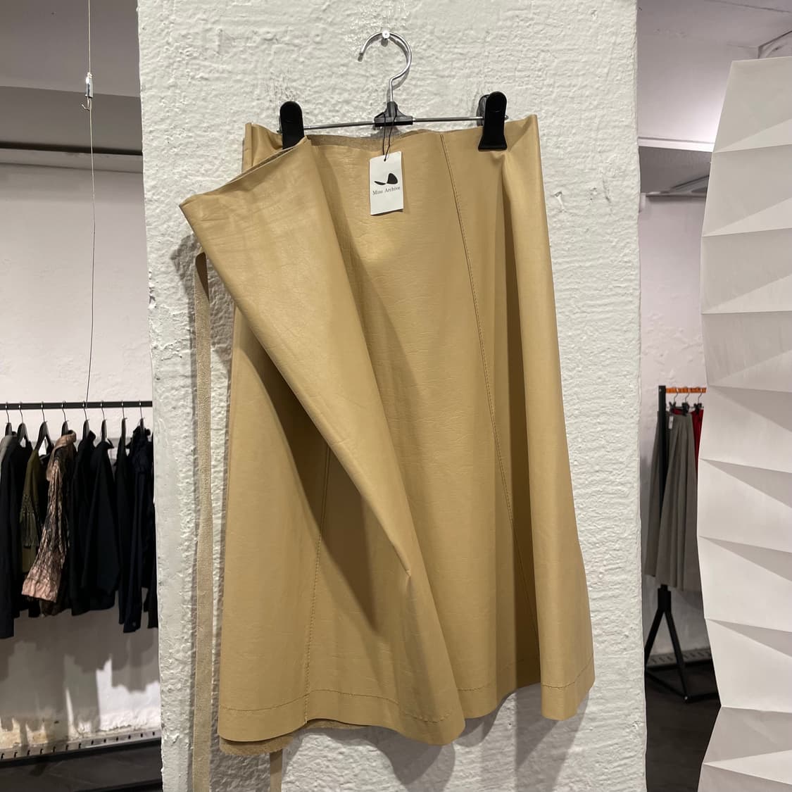 꼼데가르송 레더 랩 스커트 상품이미지2
