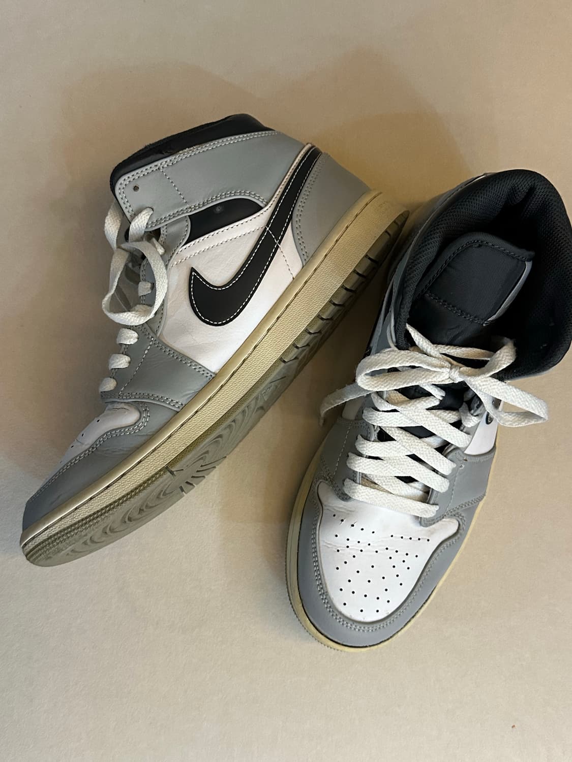 나이키 에어 조던 1 미드 스모크  상품이미지2