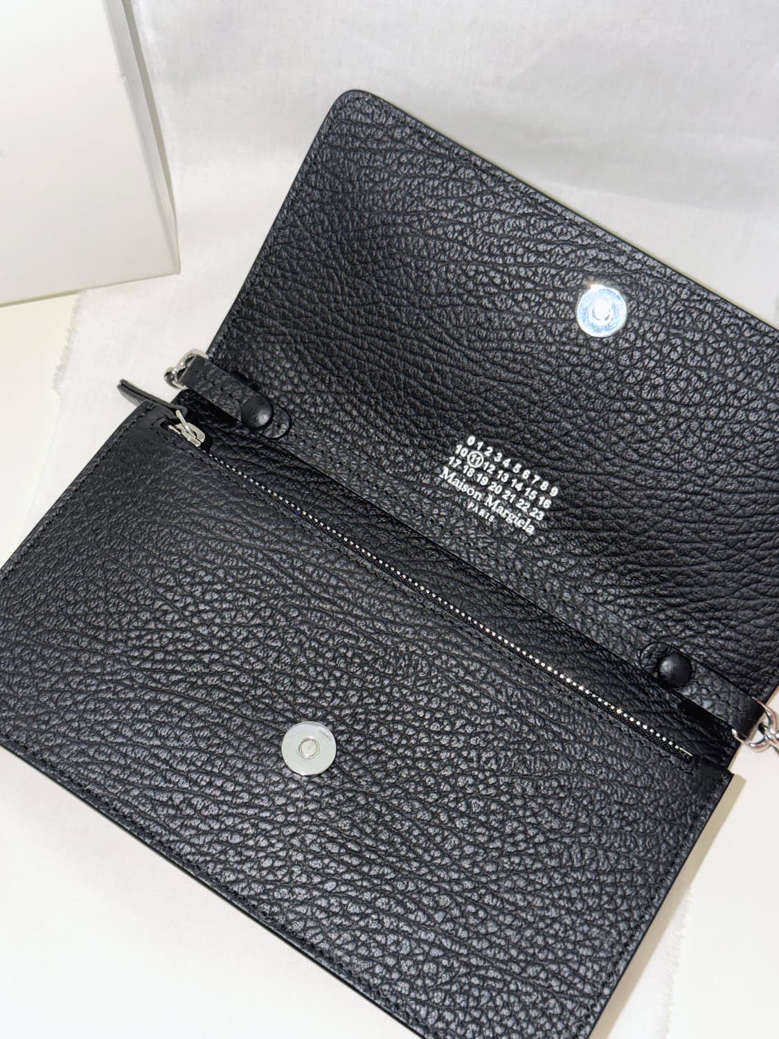 메종 마르지엘라 미디움 4 스티치 체인 지갑 블랙 상품이미지3