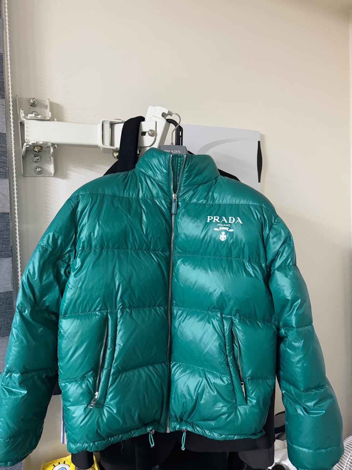 프라다 나일론 로고 패딩 90 xs 상품이미지2