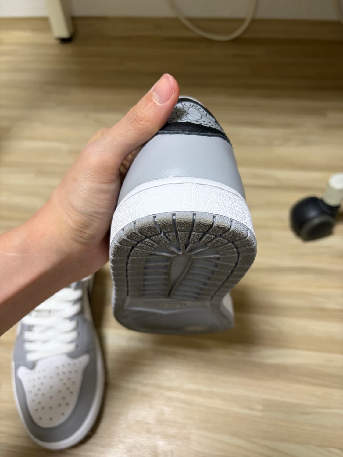 조던 1 로우 og 울프그레이 250 상품이미지9