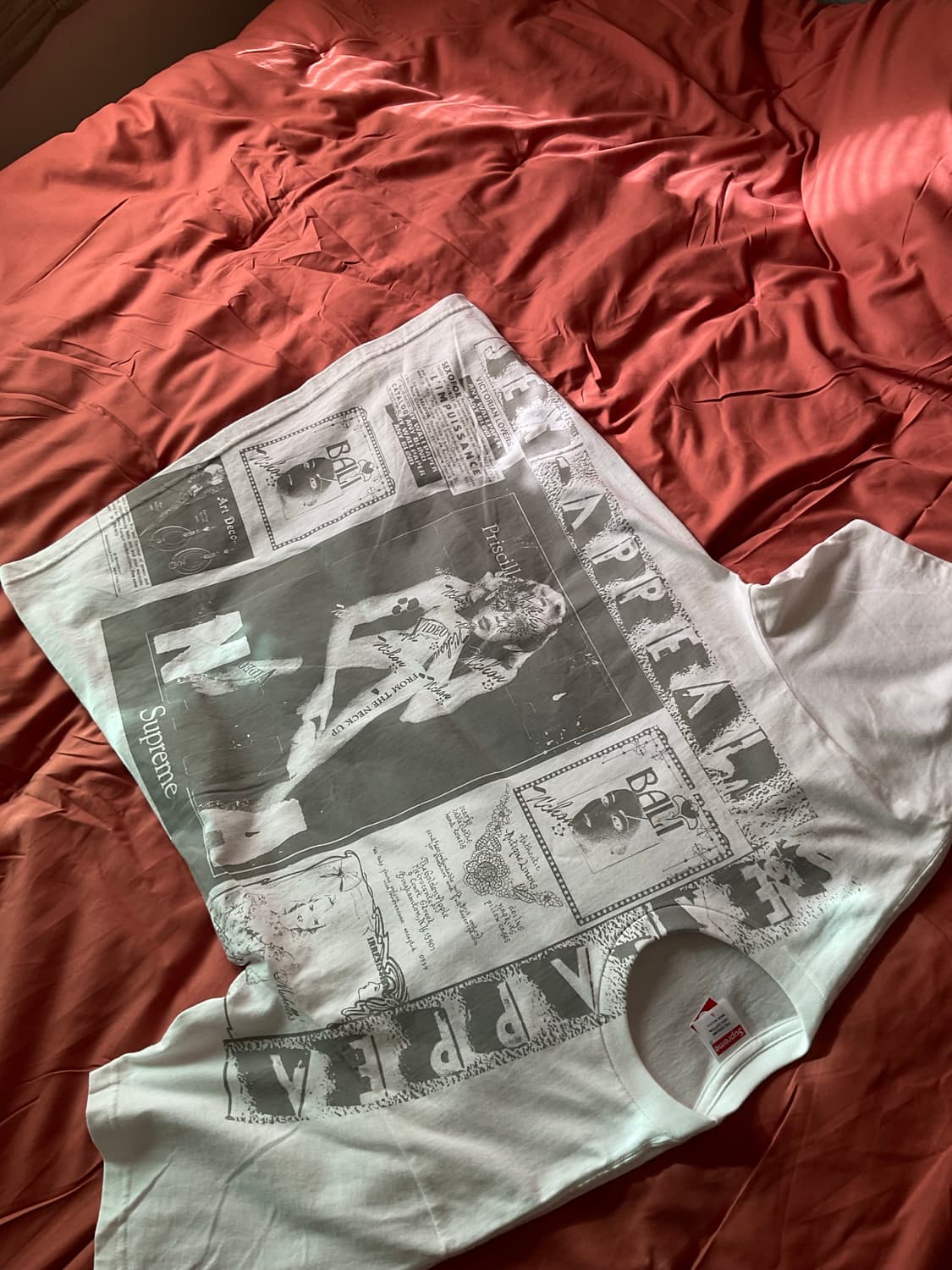 슈프림 콜라주 티셔츠 화이트 - 24SS 상품이미지4