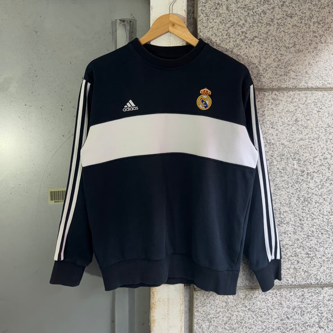 05s 아디다스 레알 마드리드 로고 블럭 맨투맨 상품이미지1
