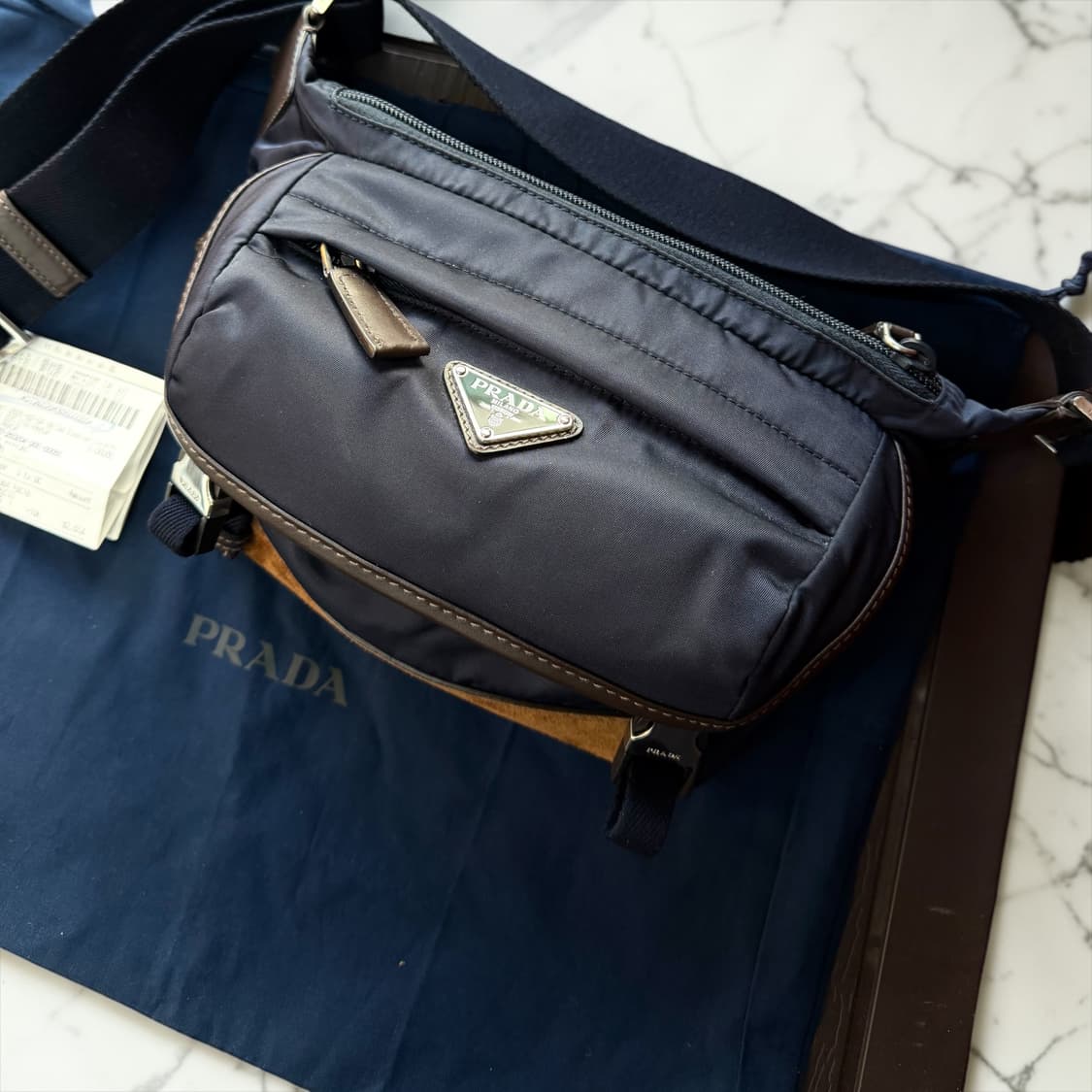 프라다 2026시즌 리나일론 스웨이드 숄더백 상품이미지5