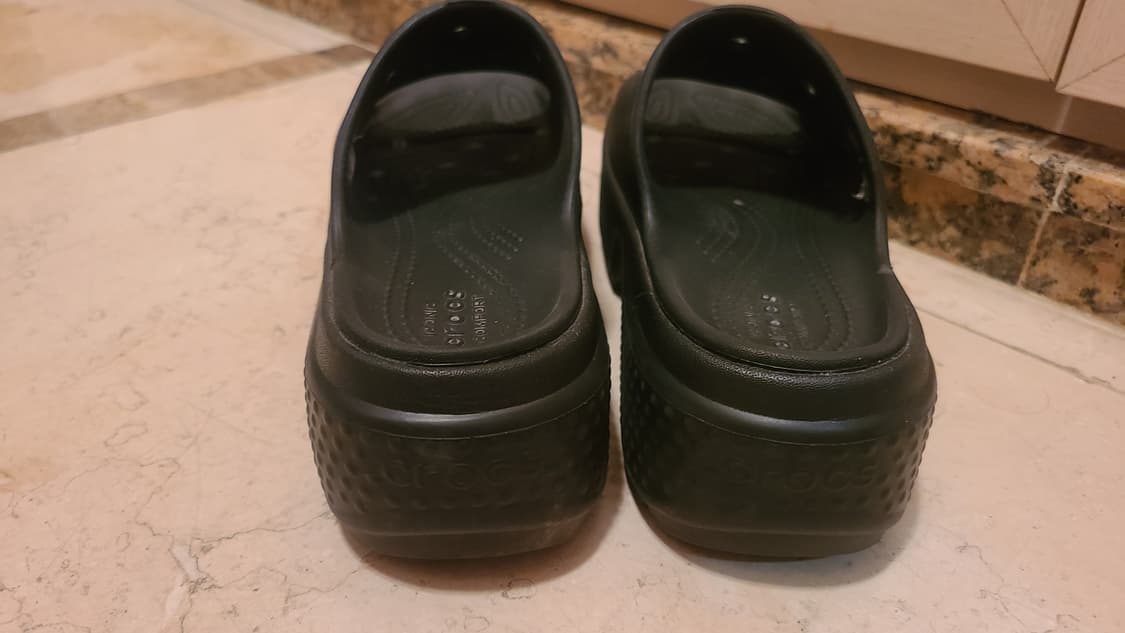 크록스 클래식 플랫폼 스톰프 슬라이드 블랙 240 상품이미지4