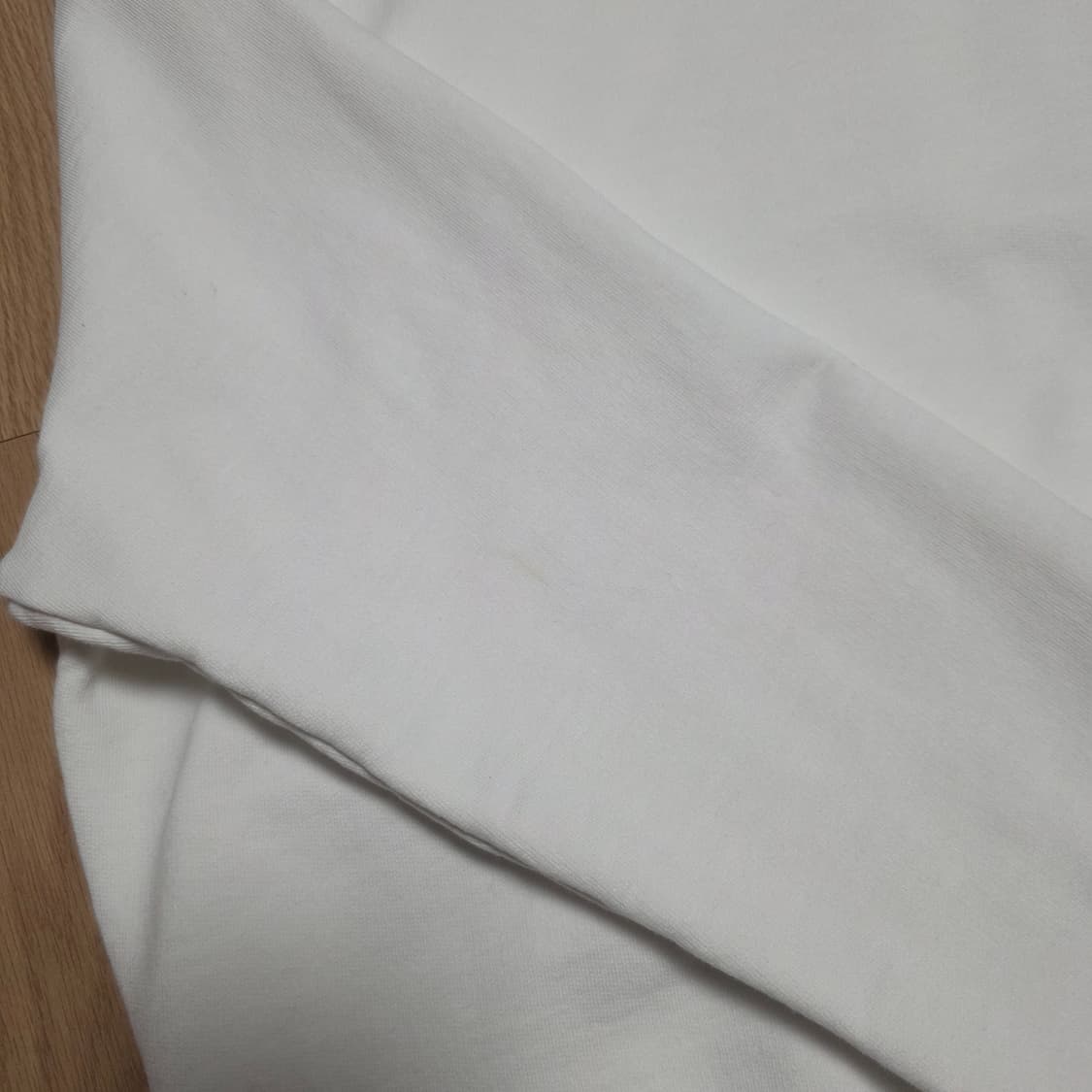 L) 아미 스몰하트 자수 로고 맨투맨 / e22usw001.730 상품이미지3