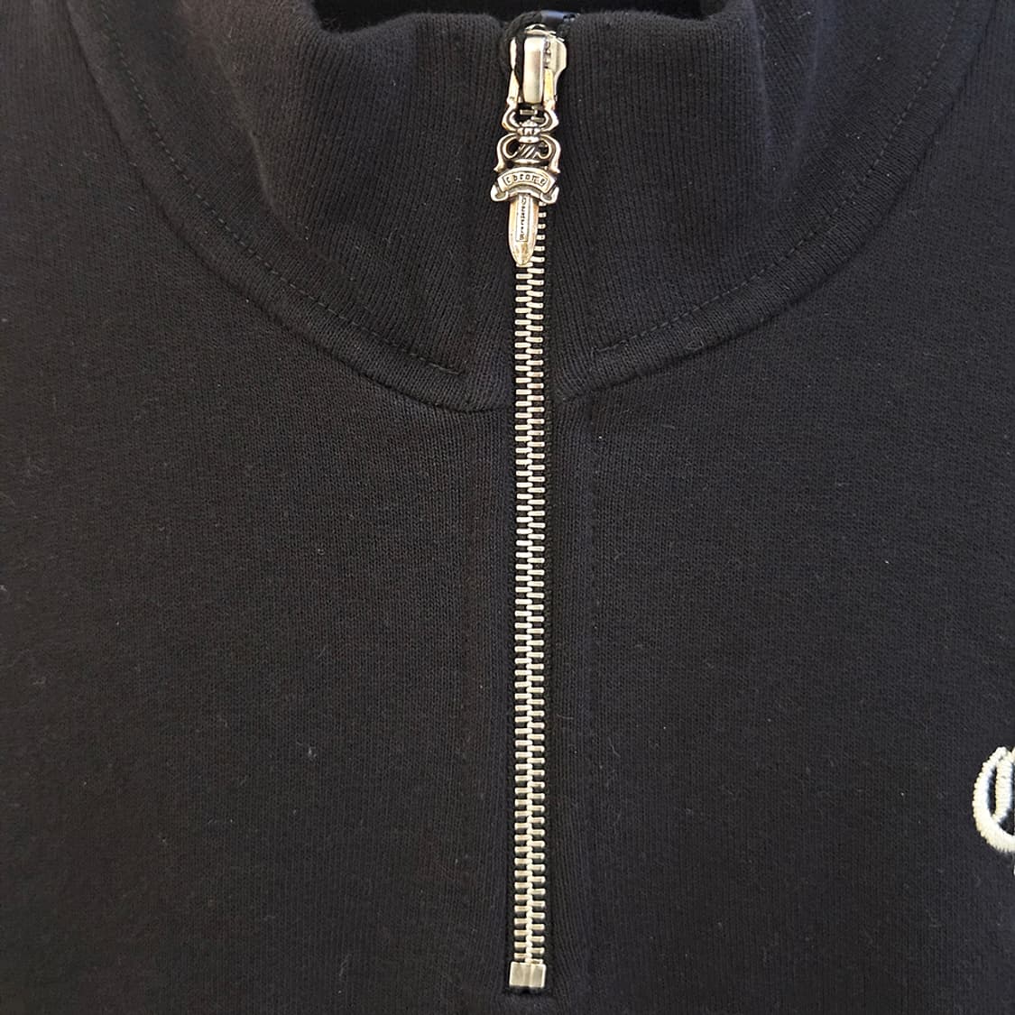 [M] 크롬하츠 자수 로고 하프집업 블랙 8N1NY3S2 상품이미지5