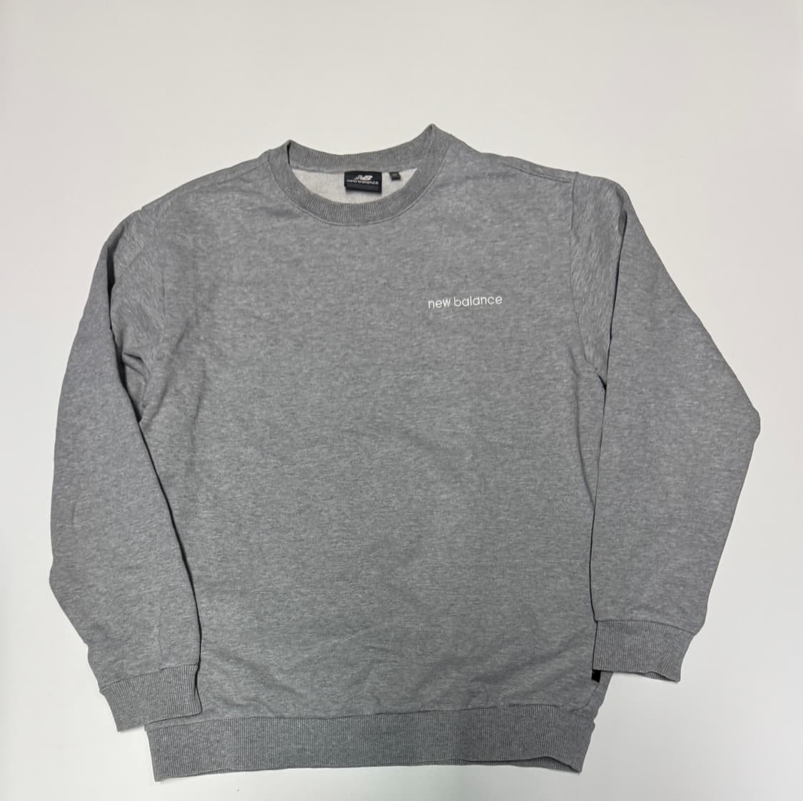 뉴발란스 뒷 빅 프린팅 스웻 맨투맨 그레이 상품이미지2
