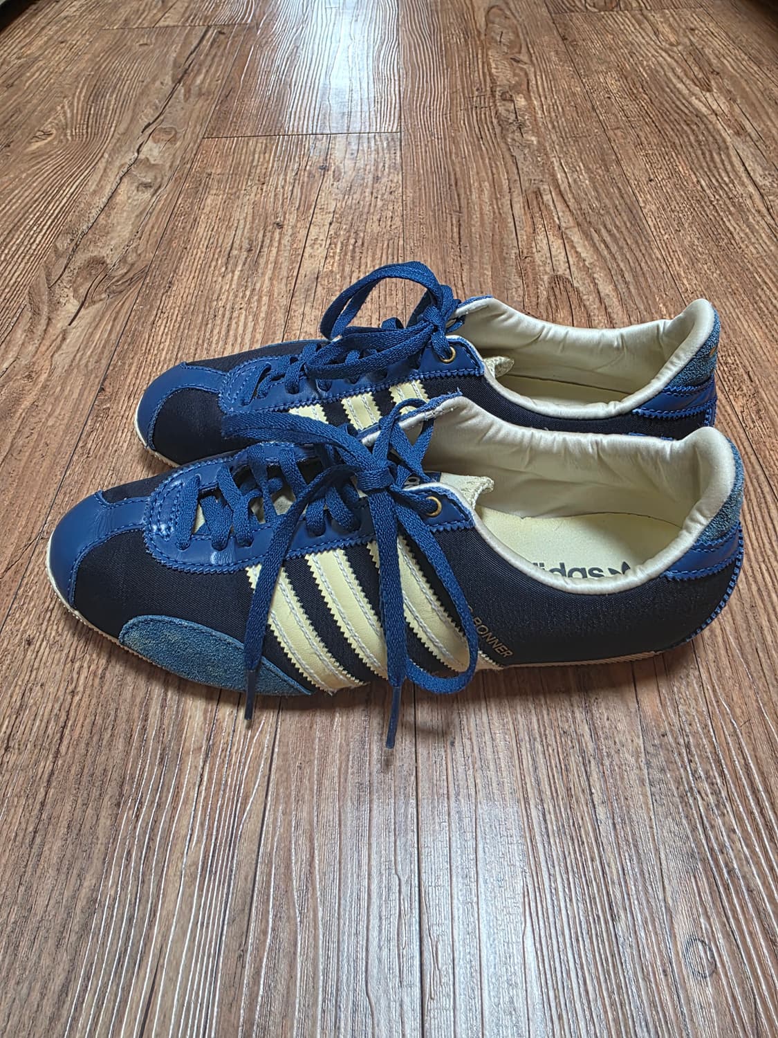 아디다스 x 웨일즈 보너 재팬 슈즈 레전드 잉크 265사이즈 팝니다 상품이미지3