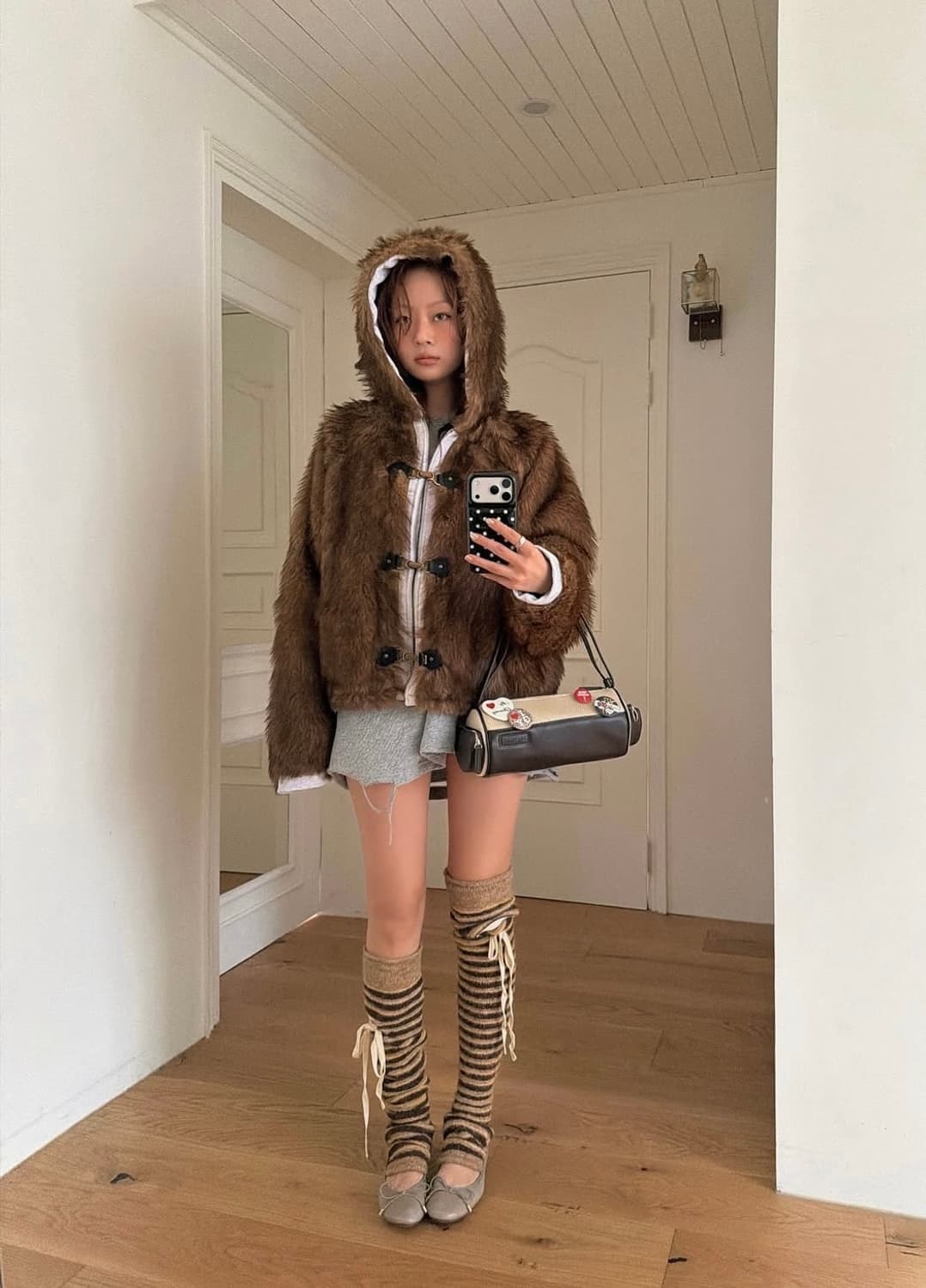 글로니 MOOR REVERSIBLE FUR JACKET (BROWN) 상품이미지5