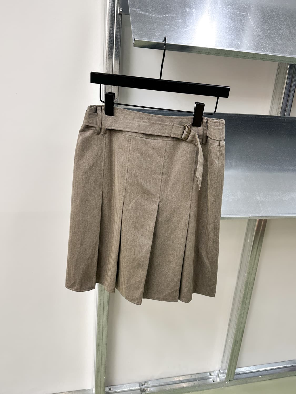 beige belt pleats midi skirt 상품이미지5