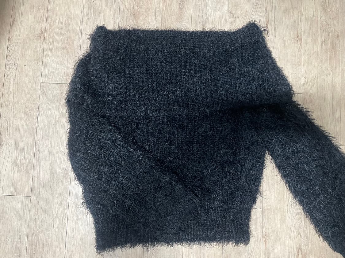 폼폼이 오프숄더 루즈핏 니트 상품이미지6