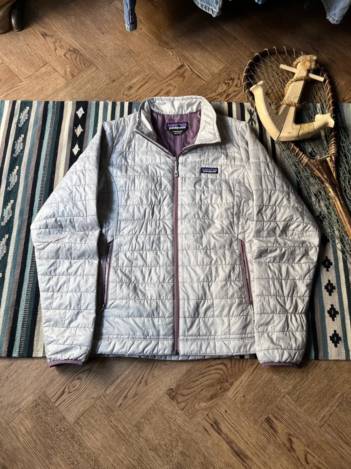[L]파타고니아 우먼스 실버 화이트 경량 패딩 상품이미지1