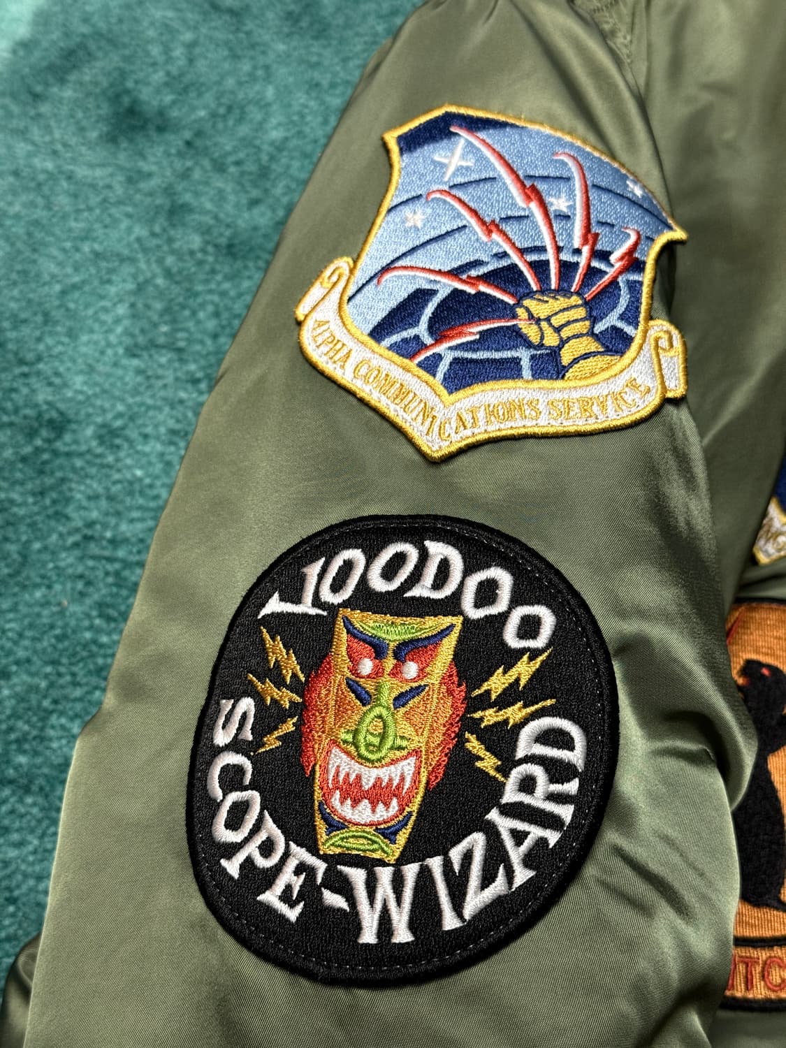 알파인더스트리 MA-1 스쿼드론 봄버 리버서블 재킷 세이지 판매합니다 상품이미지4