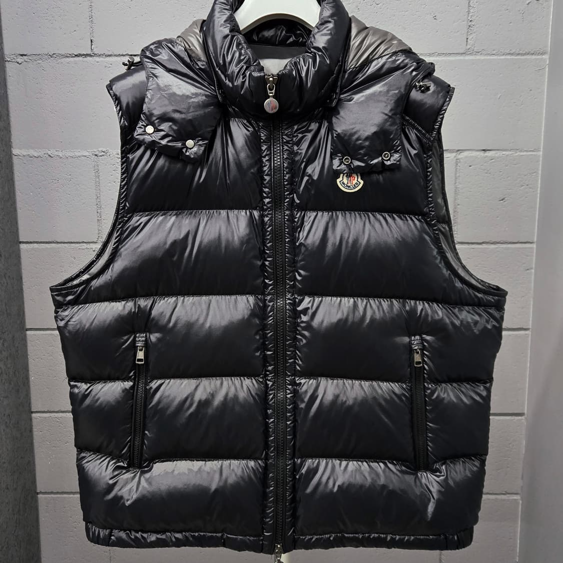 몽클레어 BORMES 유광 조끼 후드 패딩 7사이즈 상품이미지2