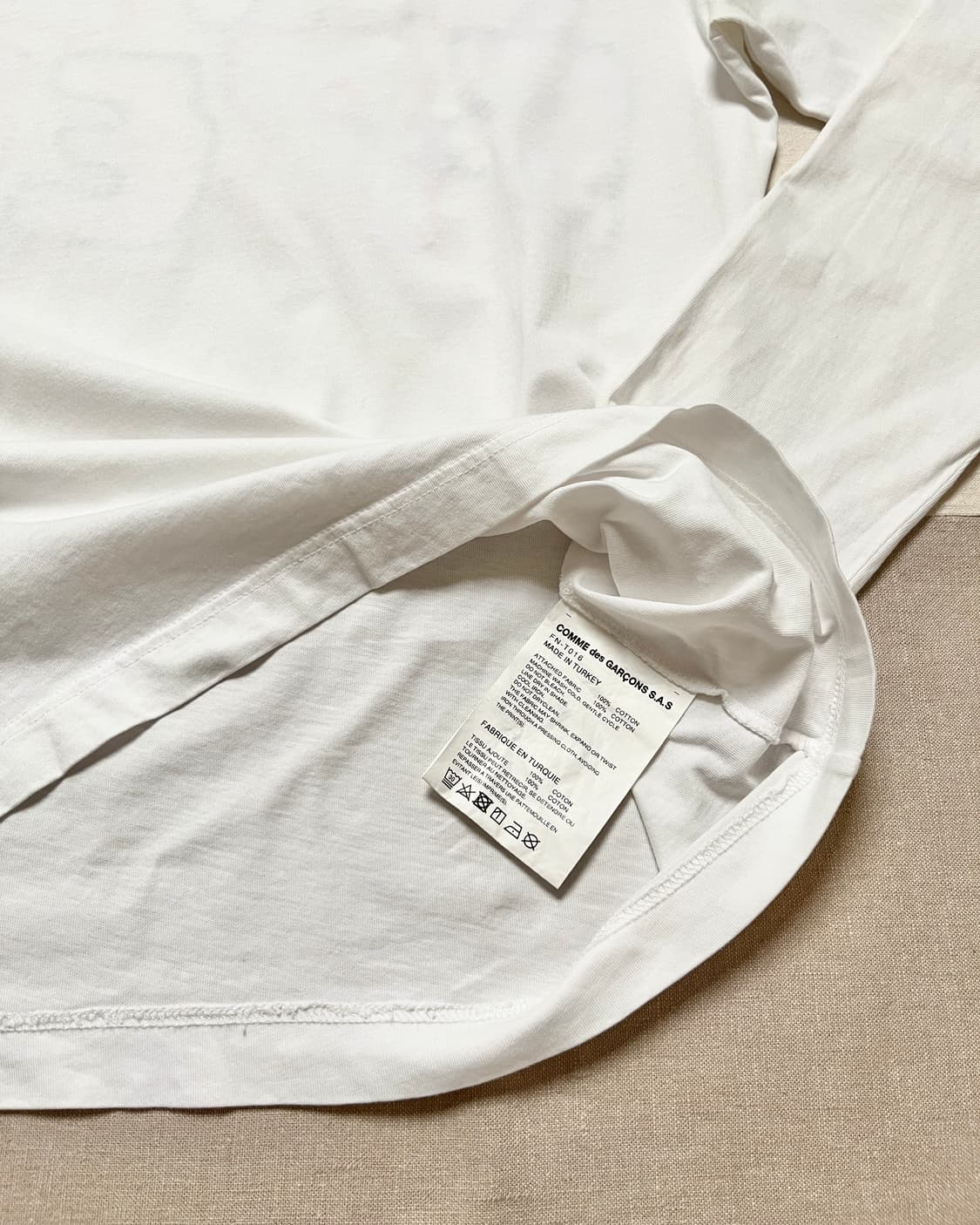 꼼데가르송 24aw 백 패치 롱슬리브 티 comme des garcons 상품이미지5