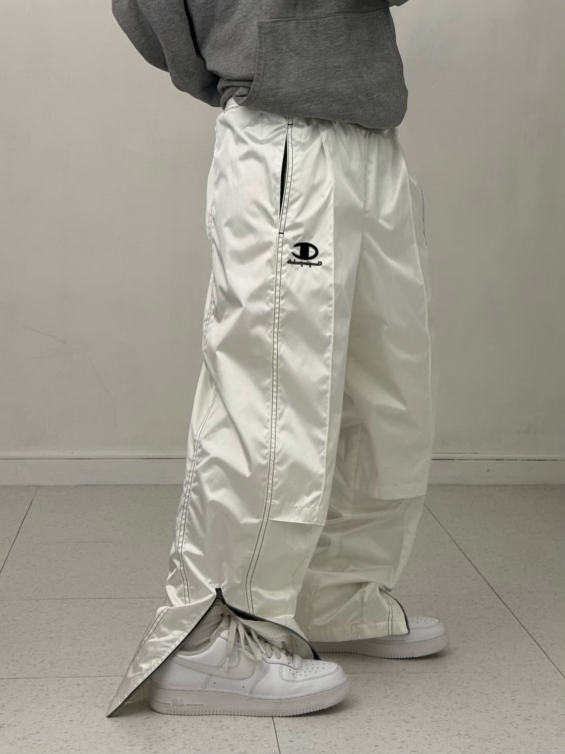 챔피온 화이트 트랙팬츠 상품이미지2