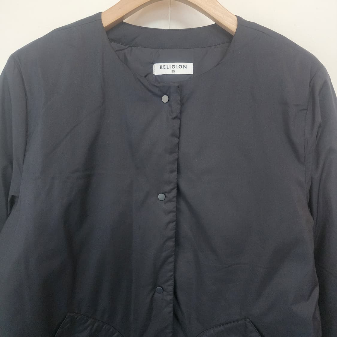 RELIGION 블랙 라운드넥 패딩 자켓 상품이미지3