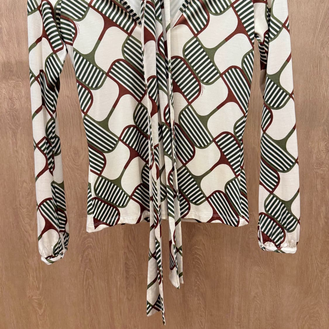 구찌 타이넥 리본 블라우스 기하학 패턴 디테일 아이보리 멀티컬러 상품이미지5