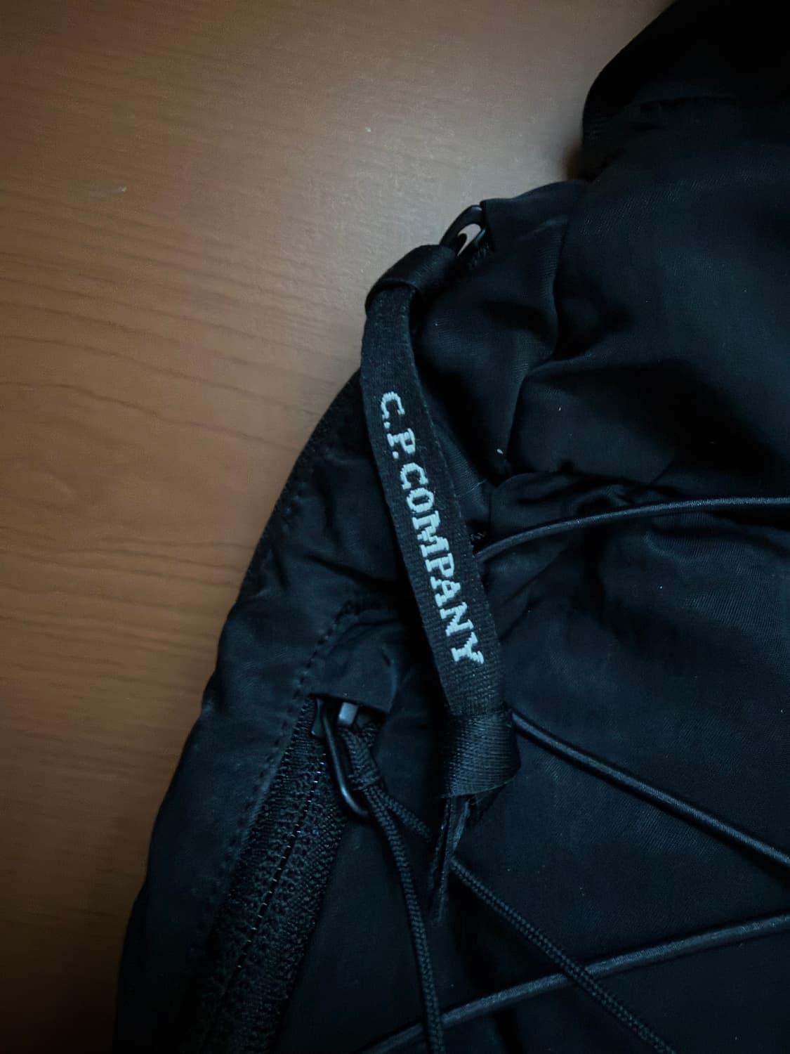 C.P. 컴퍼니 나일론 B 렌즈 크로스백 블랙 - 25FW 상품이미지2