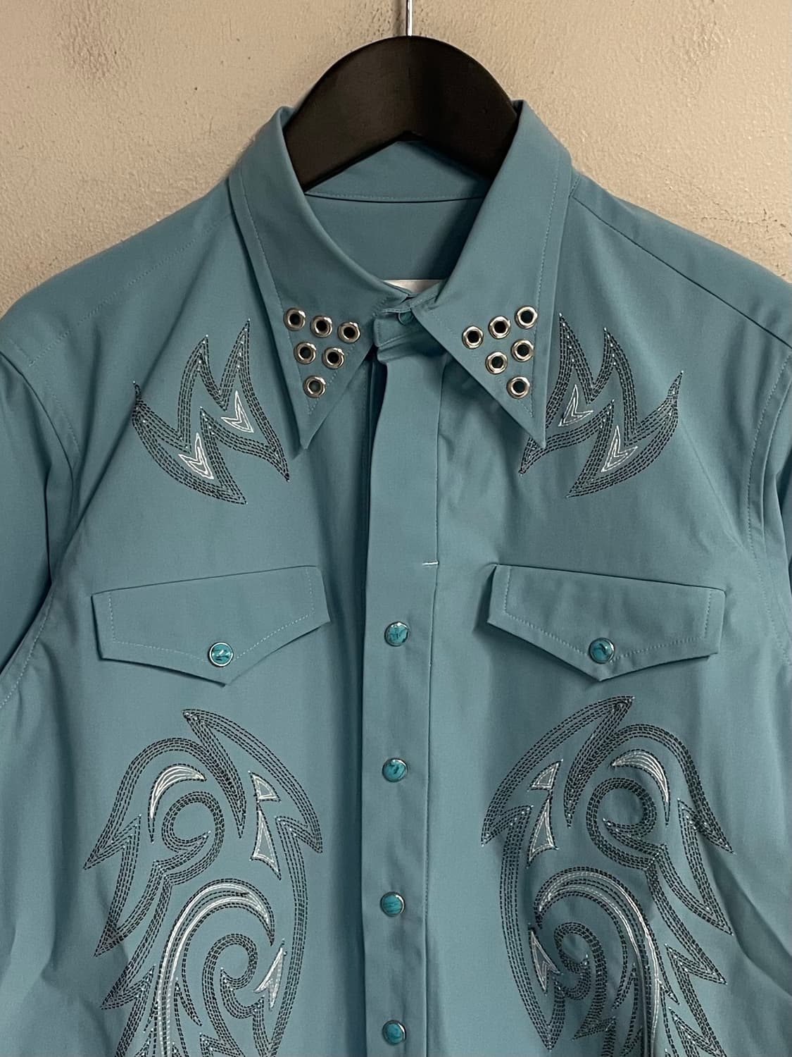TOGA PULLA western embroidered shirt BLU 상품이미지2