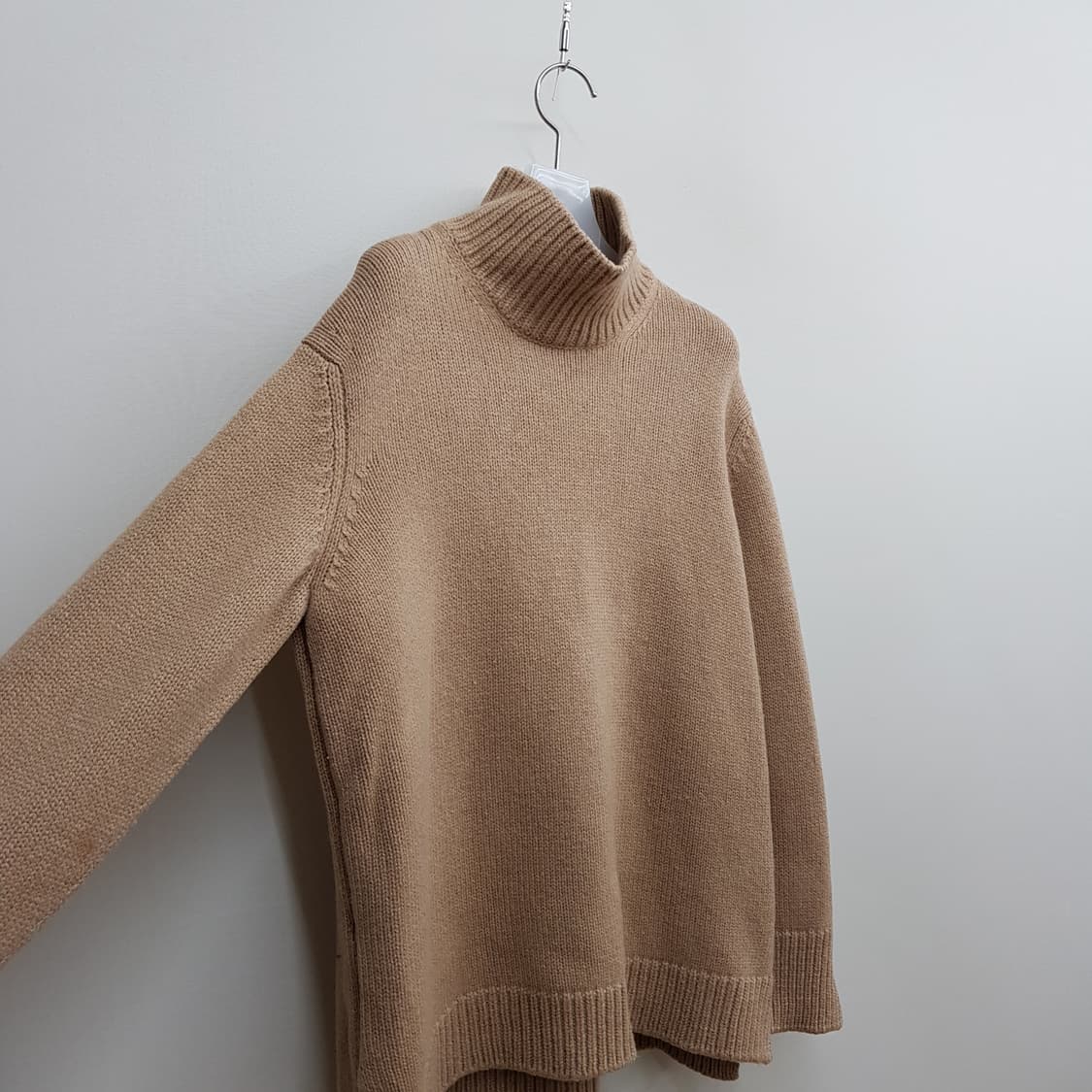 한섬  래트바이티 캐시미어 혼방 하프넥 니트 90사이즈 상품이미지3