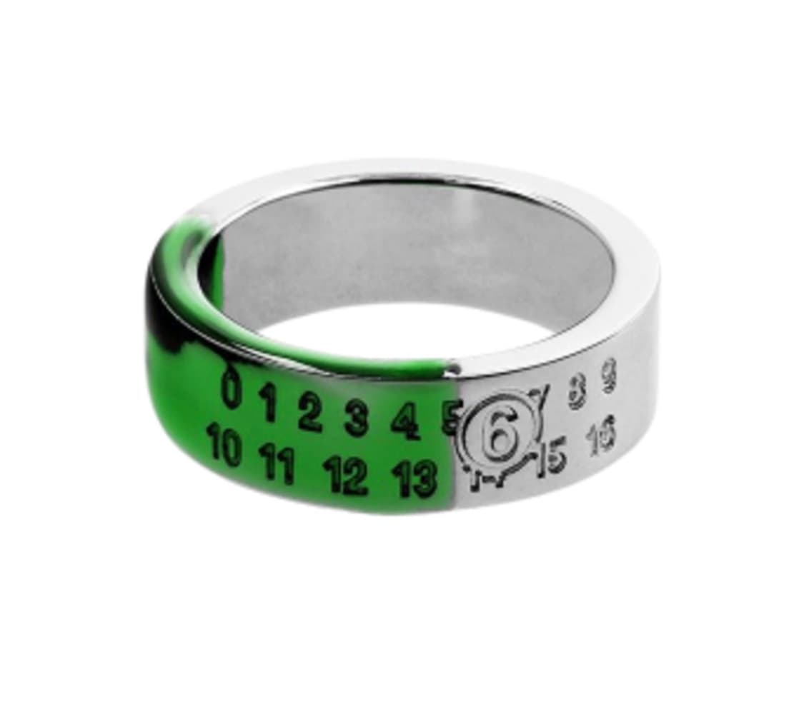 MM6 메종 마르지엘라 인그레이브드 로고 링 실버 그린 상품이미지1