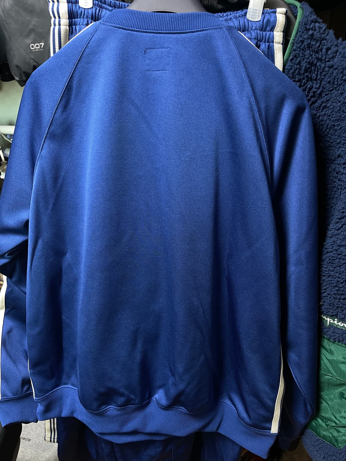 니들스 맨투맨 상의 로얄블루 m 사이즈 상품이미지4