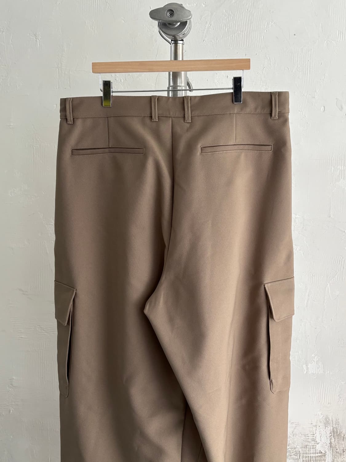 (새상품) Off-White 오프화이트 23FW 베이지 드릴 와이드 카고 상품이미지4