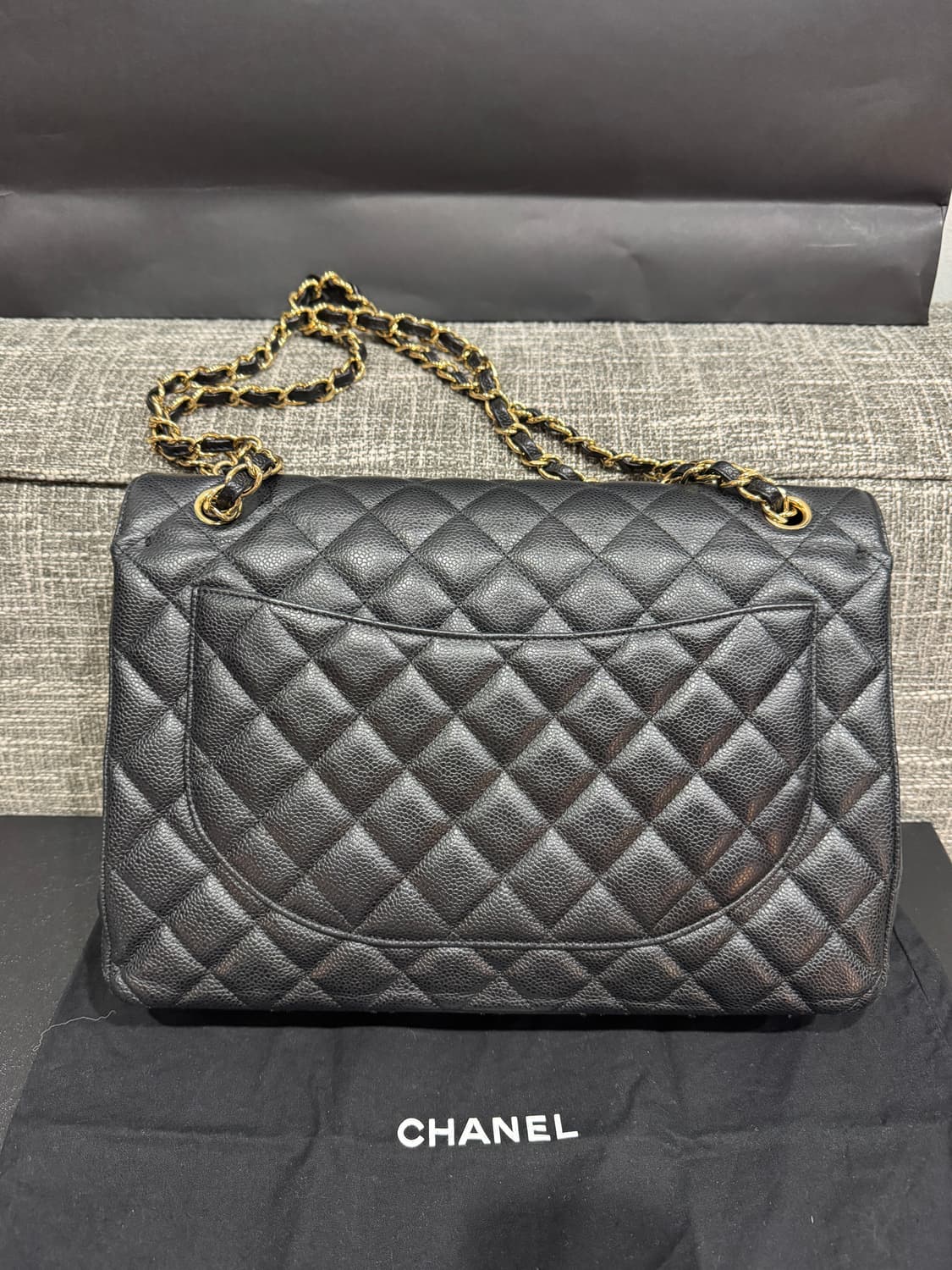 샤넬 클래식 맥시 캐비어 블랙 금장 라지 정품 상품이미지4