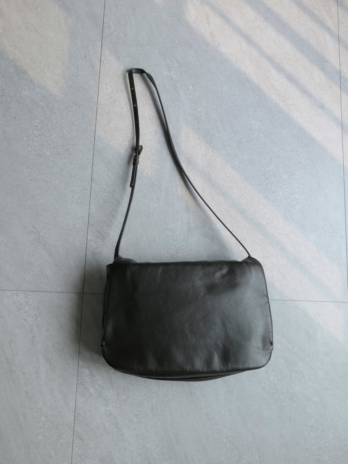 어트 레터백 다크브라운 상품이미지1