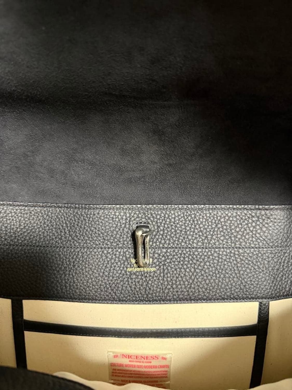 26ss HEFNER LEATHER POSTMAN BAG 상품이미지4