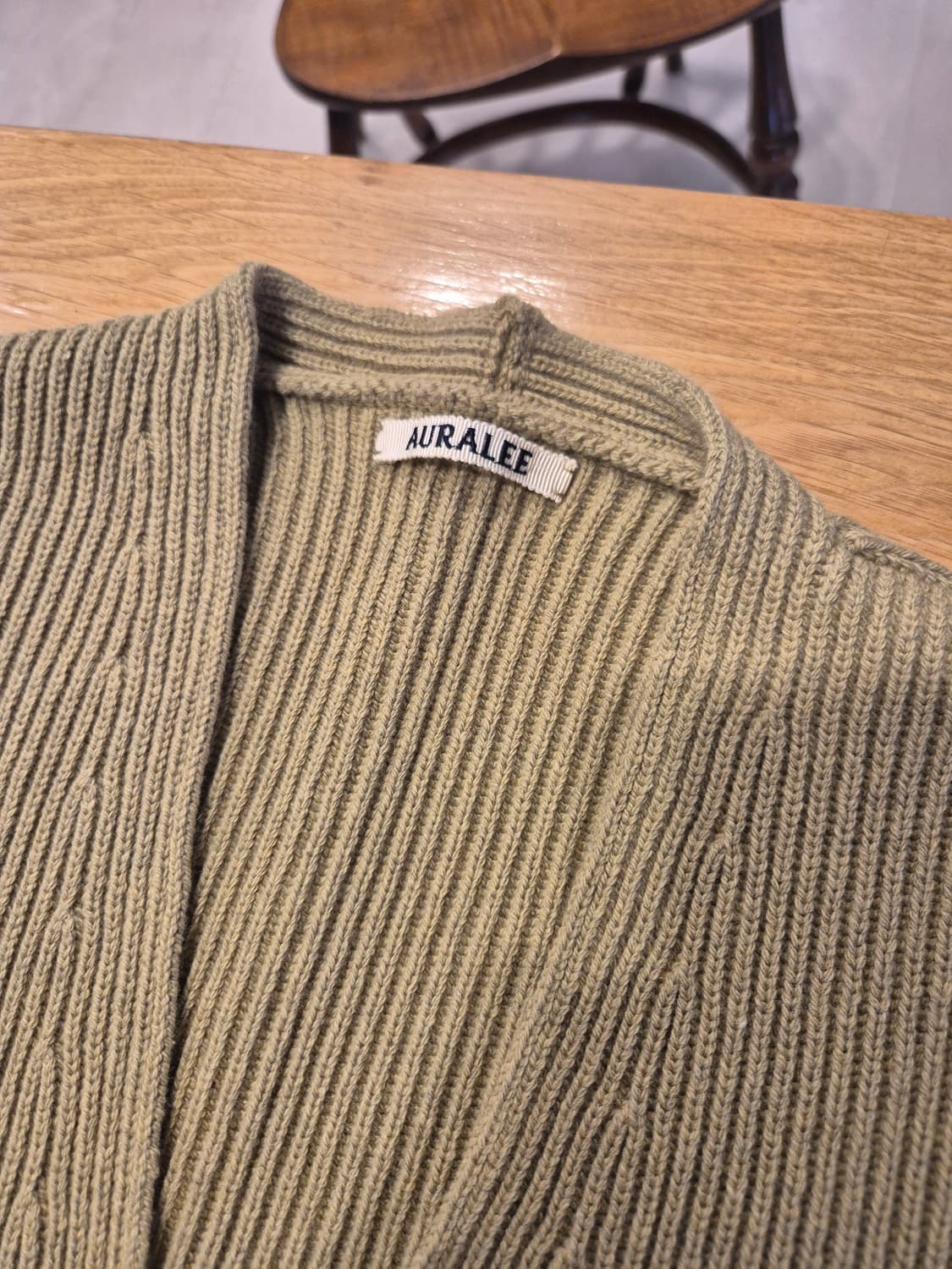 오라리 슈퍼 파인 울 리브 니트 빅 가디건 A22AC01RK 상품이미지2