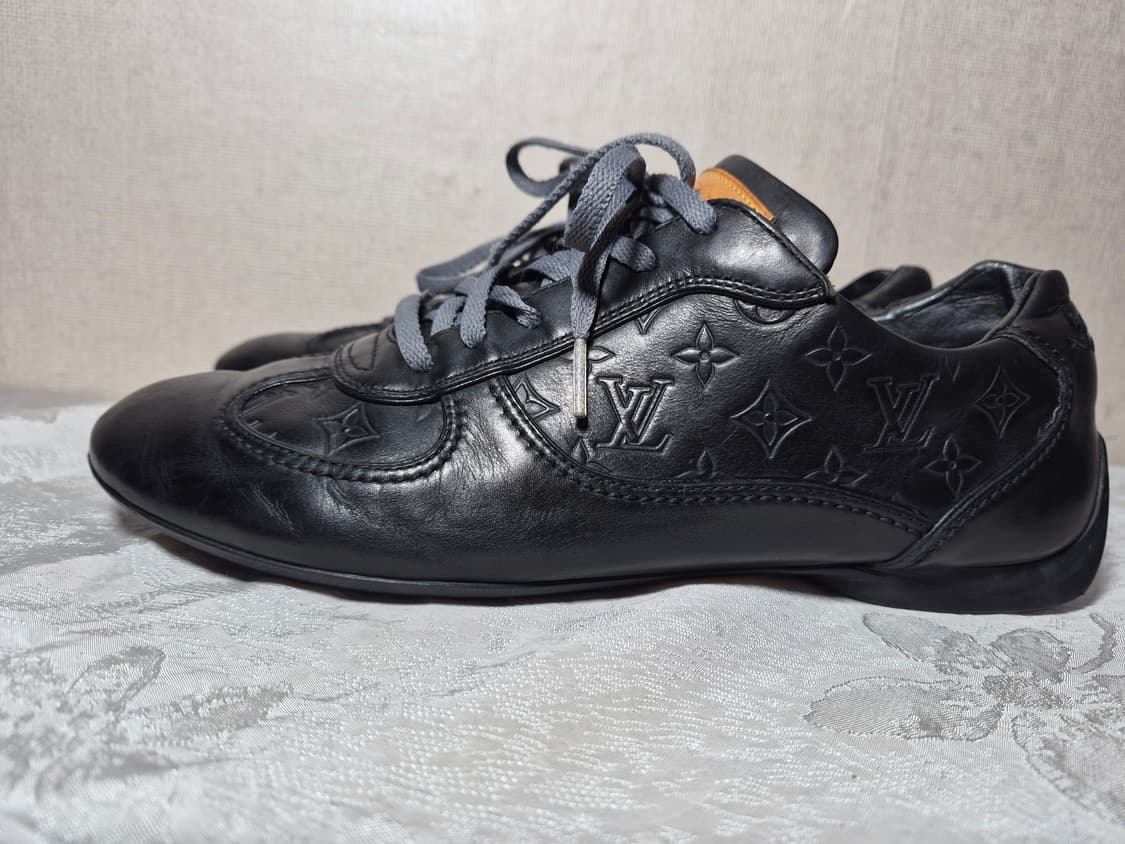 루이비통 엠보싱 블랙 스니커즈 (25]~255) 상품이미지3