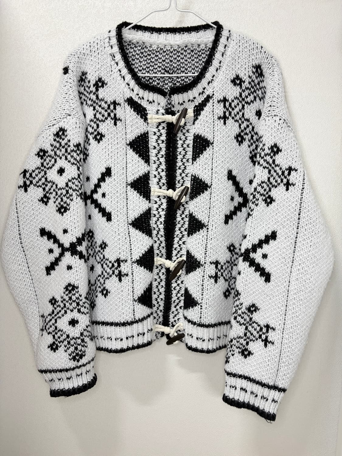 노르딕 니트 떡볶이 가디건 상품이미지1