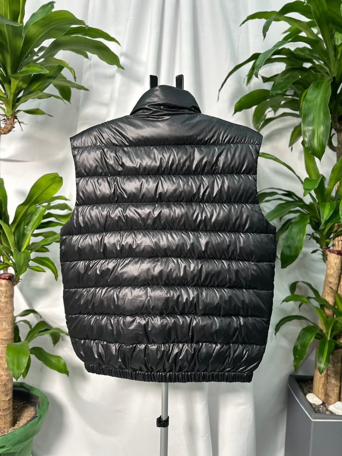 (54) 프라다 리나일론 삼각로고 패딩조끼 상품이미지4