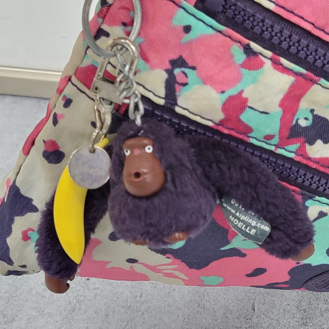 키플링의 매력적인 플라워 패턴 크로스백 상품이미지4