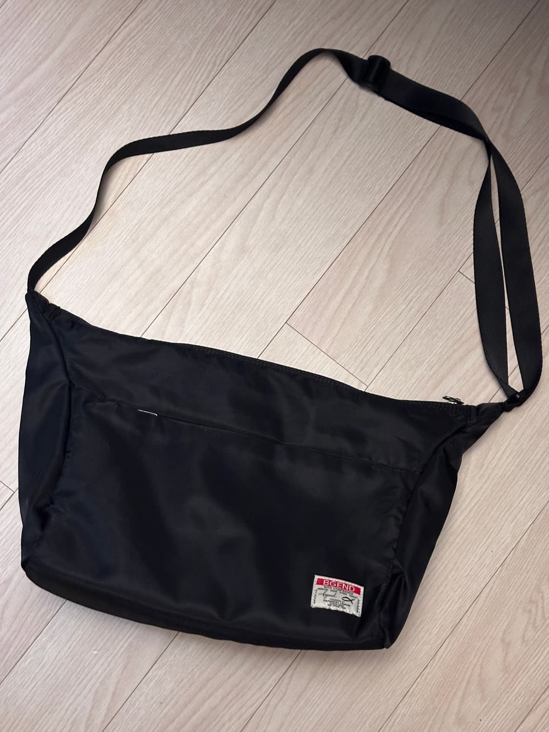 비갠디 씨티 트래블러 크로스백 블랙 상품이미지1